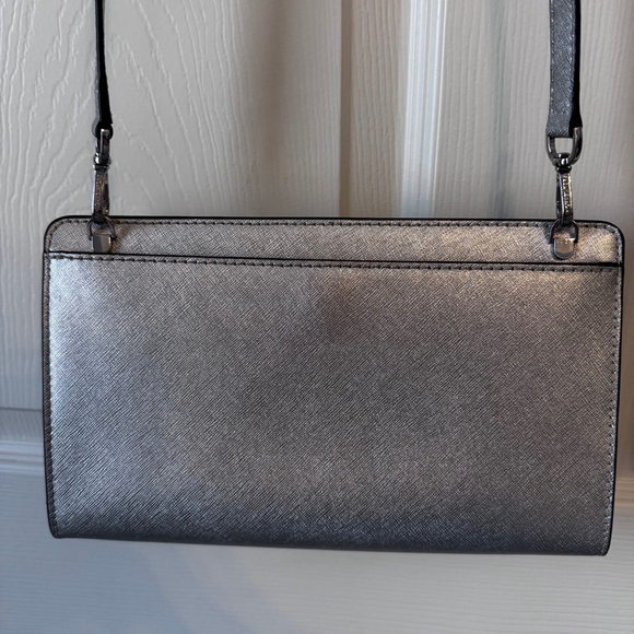 Women's Michael Kors Jet Set Silver Saffiano Leather Crossbody Clutch Purse - Picture 4 of 14